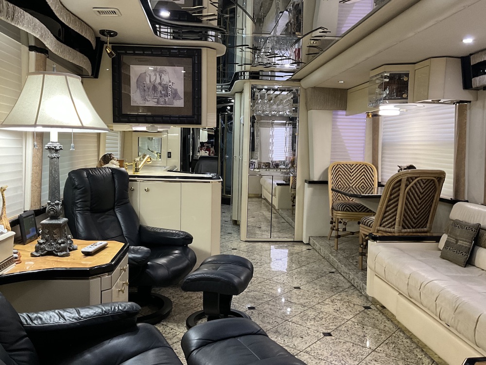 2000 Prevost Featherlite H3-45 For Sale