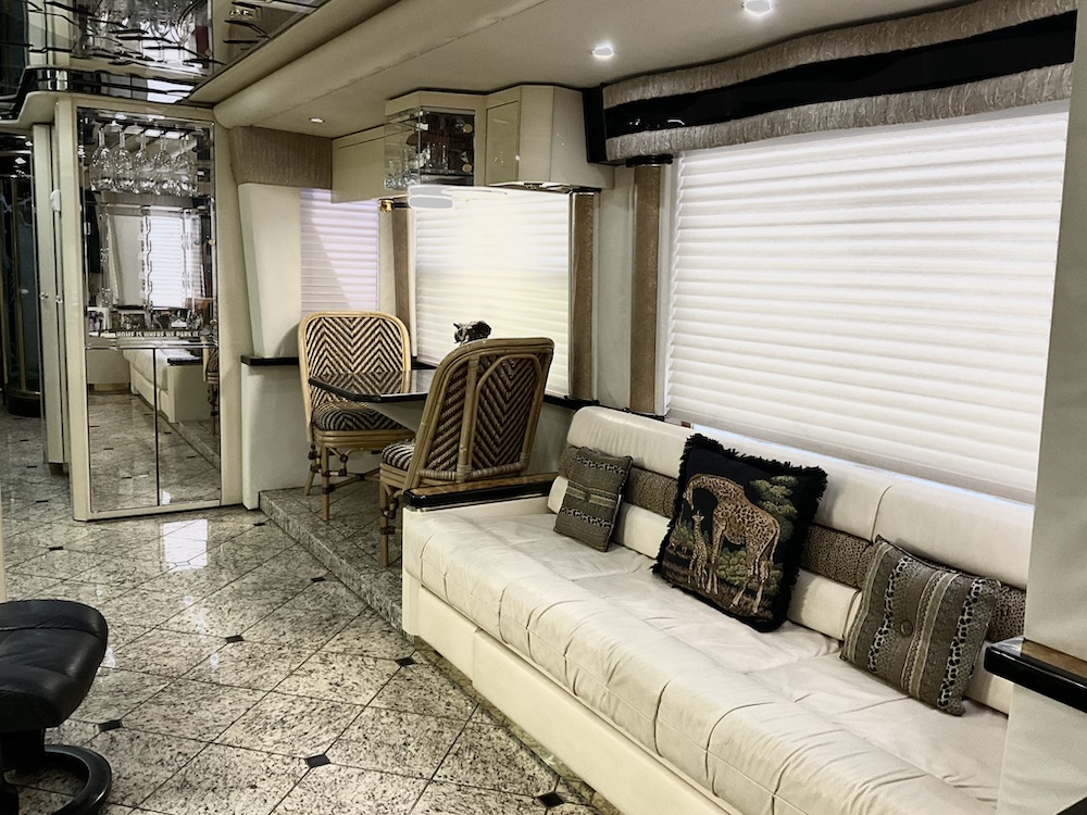 2000 Prevost Featherlite H3-45 For Sale