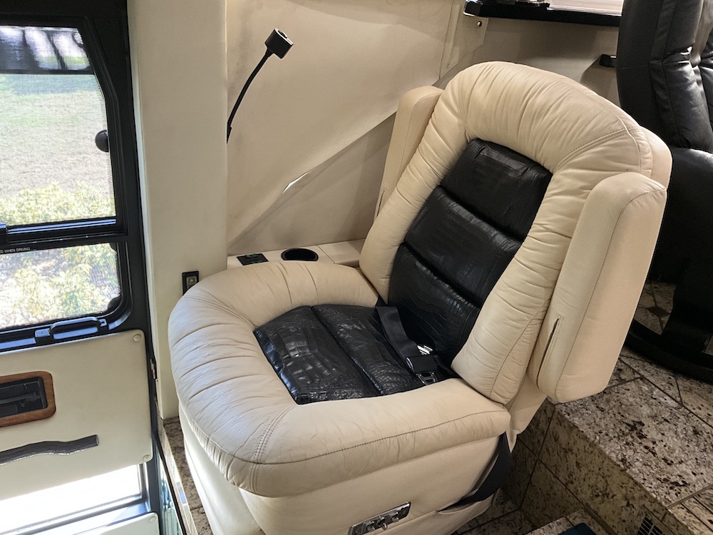 2000 Prevost Featherlite H3-45 For Sale