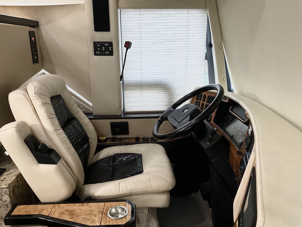 2000 Prevost Featherlite H3-45 For Sale