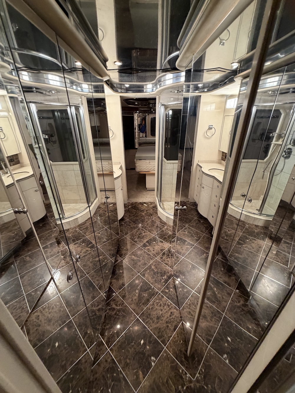 2000 Prevost Featherlite H3-45 For Sale