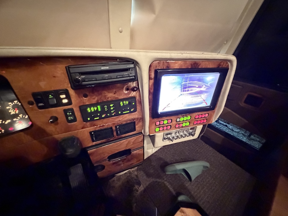 2000 Prevost Featherlite H3-45 For Sale