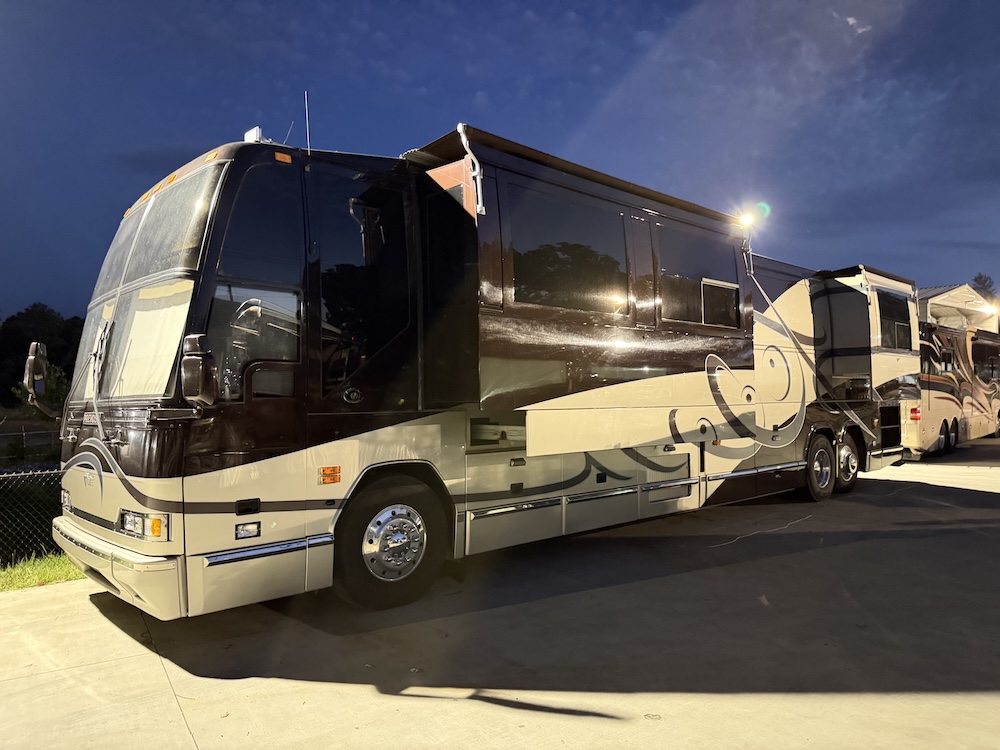 2000 Prevost Featherlite H3-45 For Sale