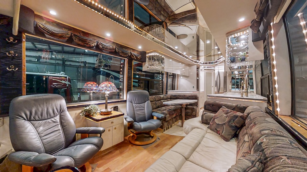 2000 Prevost Featherlite H3-45 For Sale