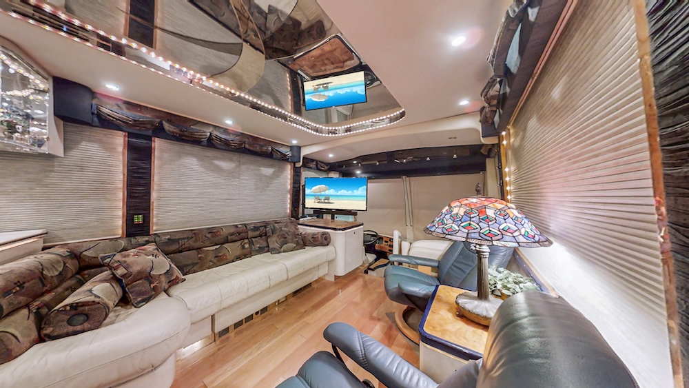 2000 Prevost Featherlite H3-45 For Sale