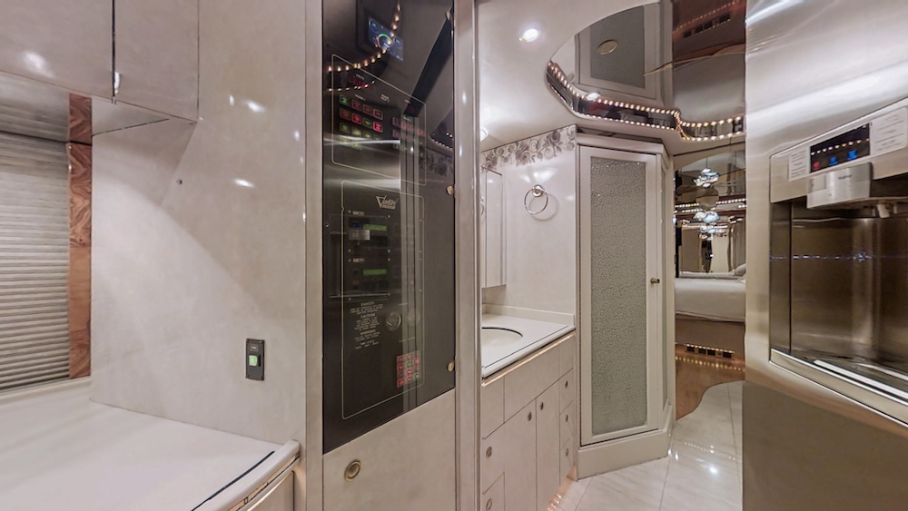 2000 Prevost Featherlite H3-45 For Sale