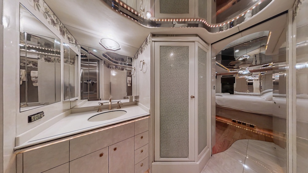 2000 Prevost Featherlite H3-45 For Sale