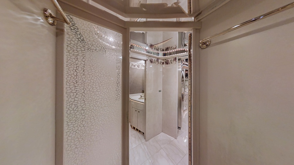 2000 Prevost Featherlite H3-45 For Sale