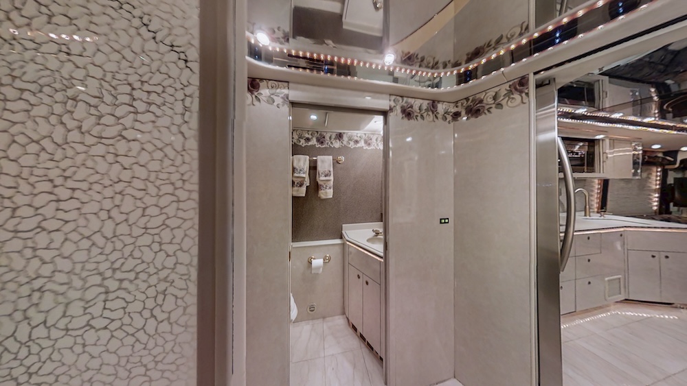 2000 Prevost Featherlite H3-45 For Sale