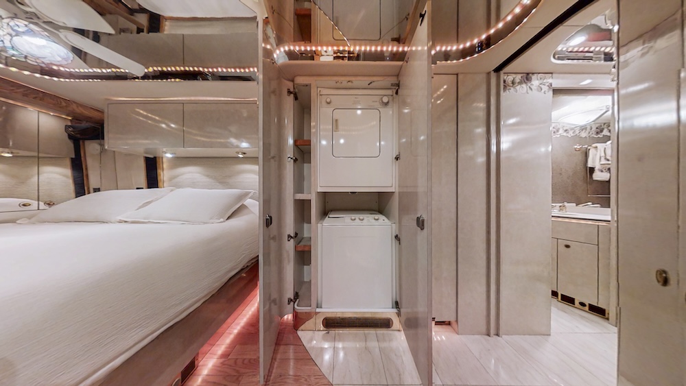 2000 Prevost Featherlite H3-45 For Sale