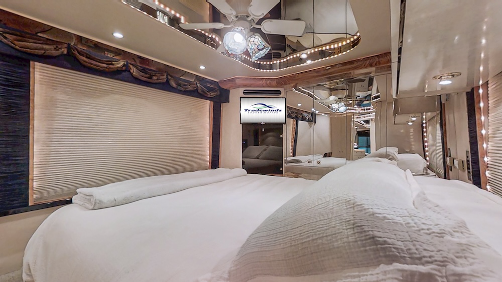 2000 Prevost Featherlite H3-45 For Sale