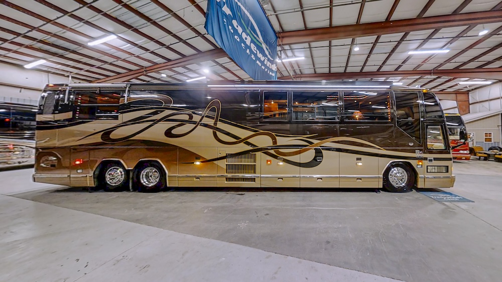 2000 Prevost Featherlite H3-45 For Sale