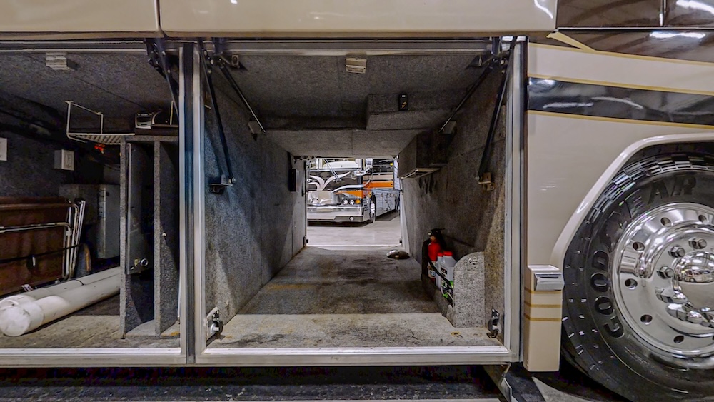 2000 Prevost Featherlite H3-45 For Sale