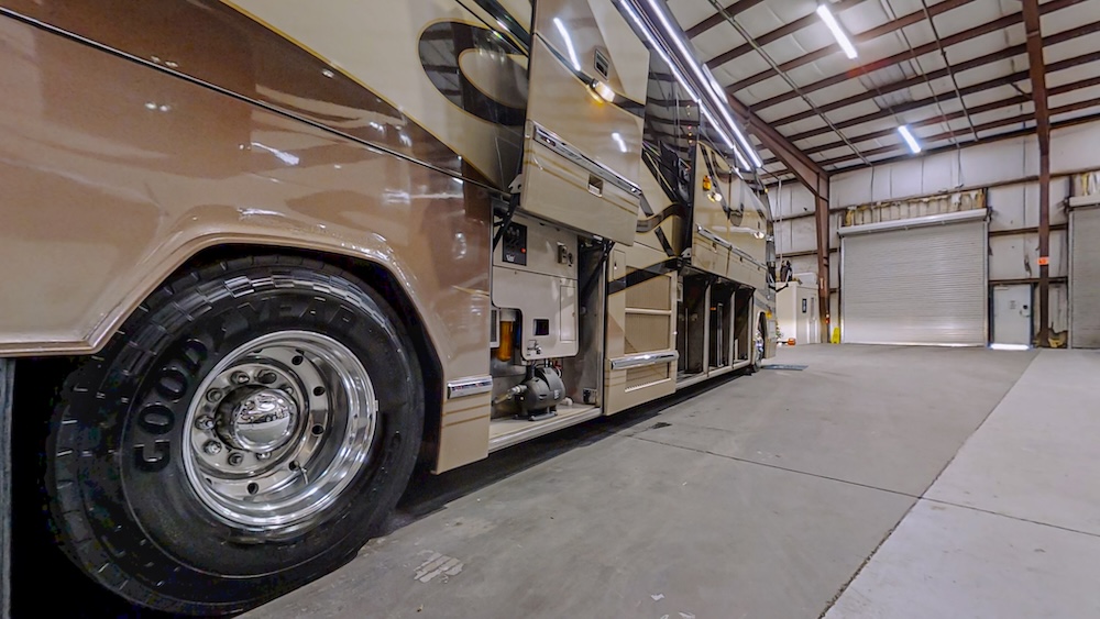 2000 Prevost Featherlite H3-45 For Sale