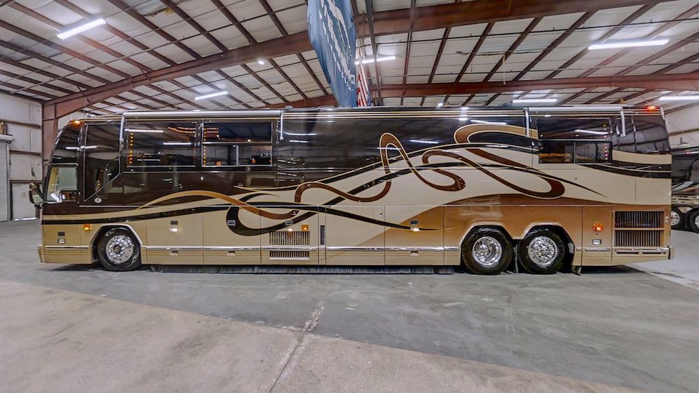 2000 Prevost Featherlite H3-45 For Sale