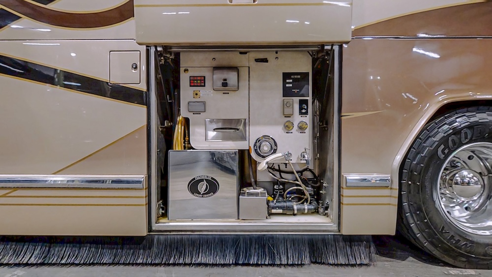 2000 Prevost Featherlite H3-45 For Sale