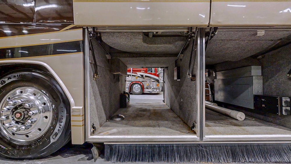 2000 Prevost Featherlite H3-45 For Sale