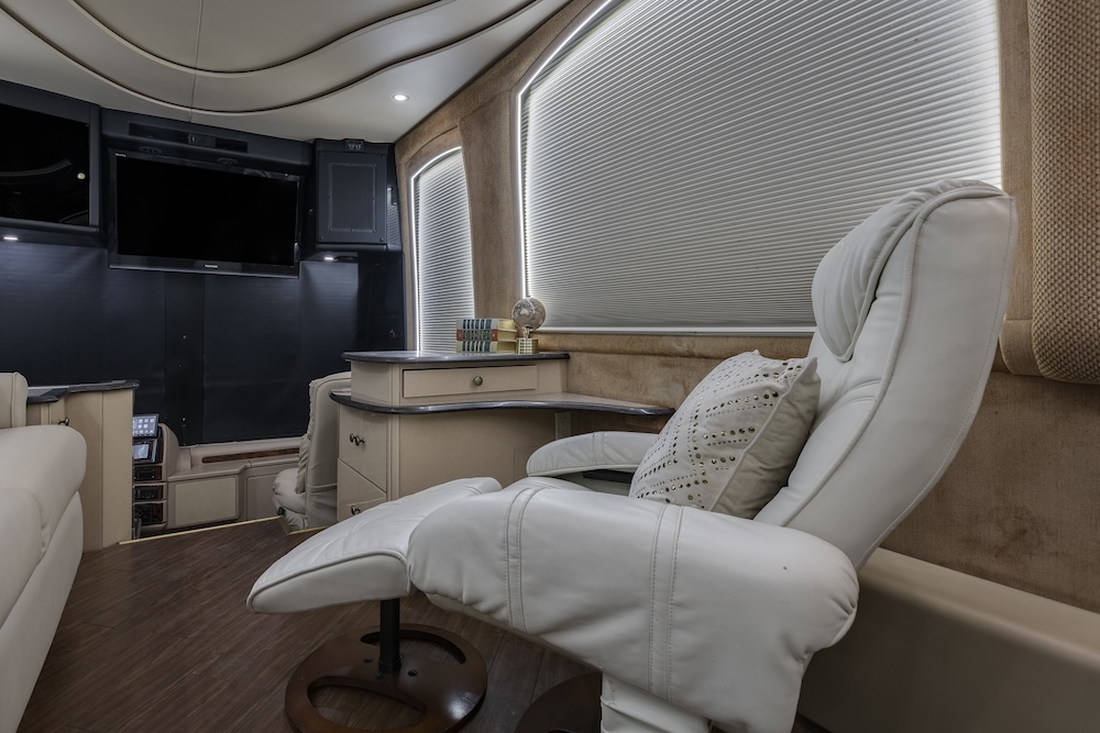 2000 Prevost Liberty H3-45 For Sale