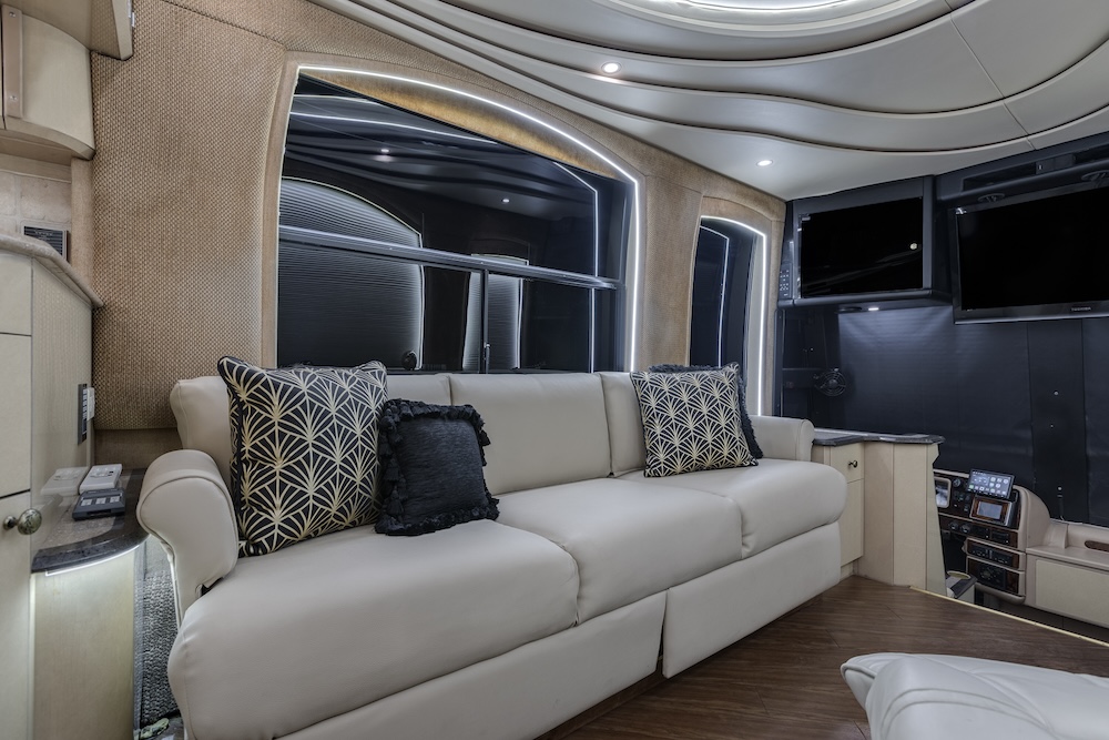 2000 Prevost Liberty H3-45 For Sale