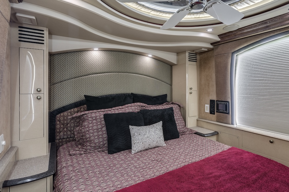 2000 Prevost Liberty H3-45 For Sale