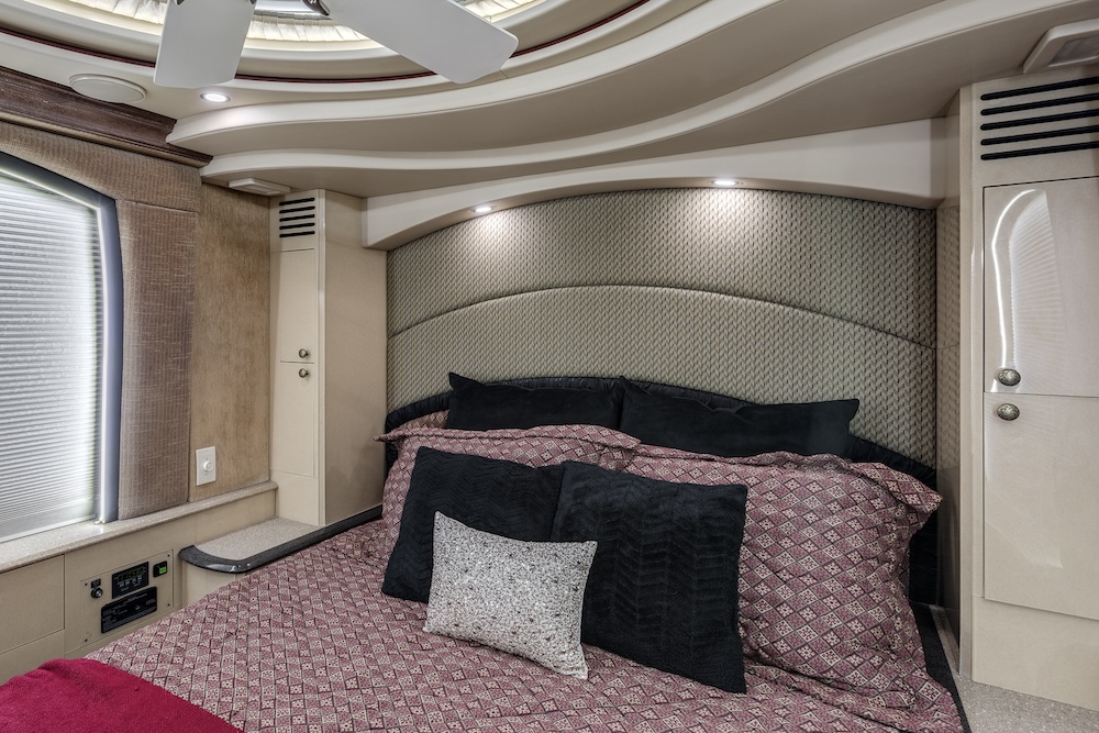 2000 Prevost Liberty H3-45 For Sale