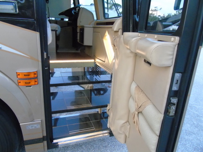 2000 Prevost Liberty H3-45 For Sale