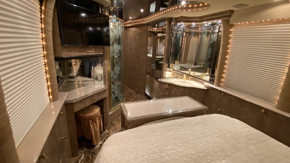 2000 Prevost Liberty XL For Sale