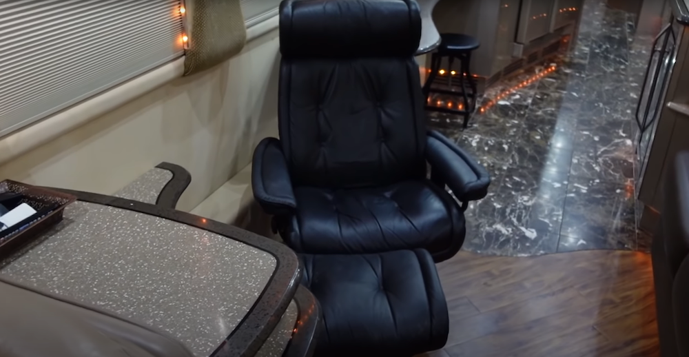 2000 Prevost Liberty XL For Sale