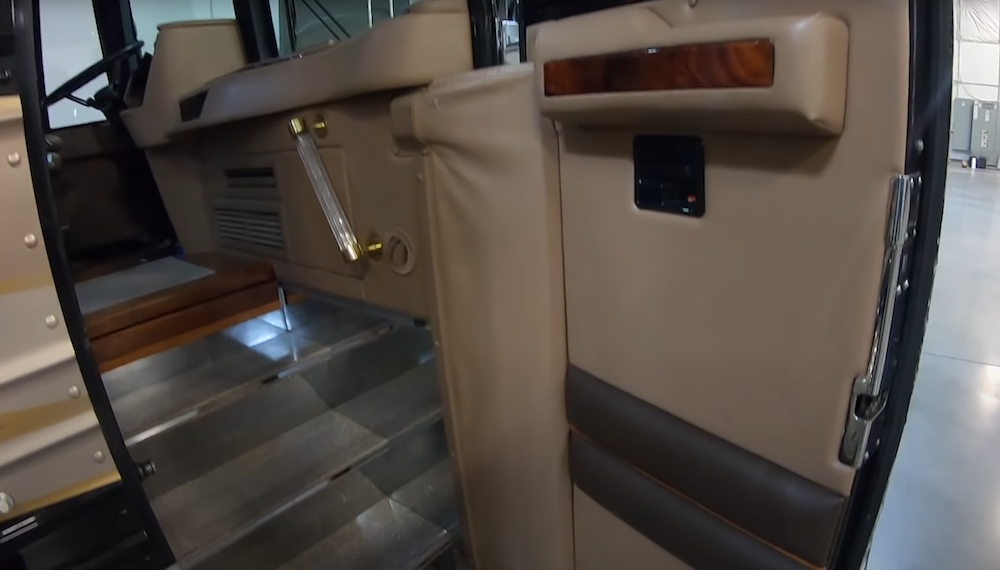 2000 Prevost Liberty XL For Sale