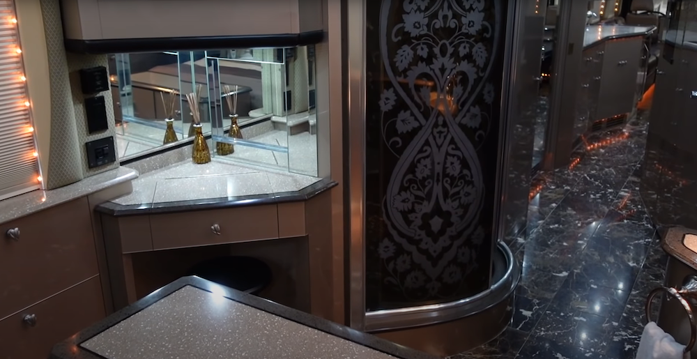 2000 Prevost Liberty XL For Sale