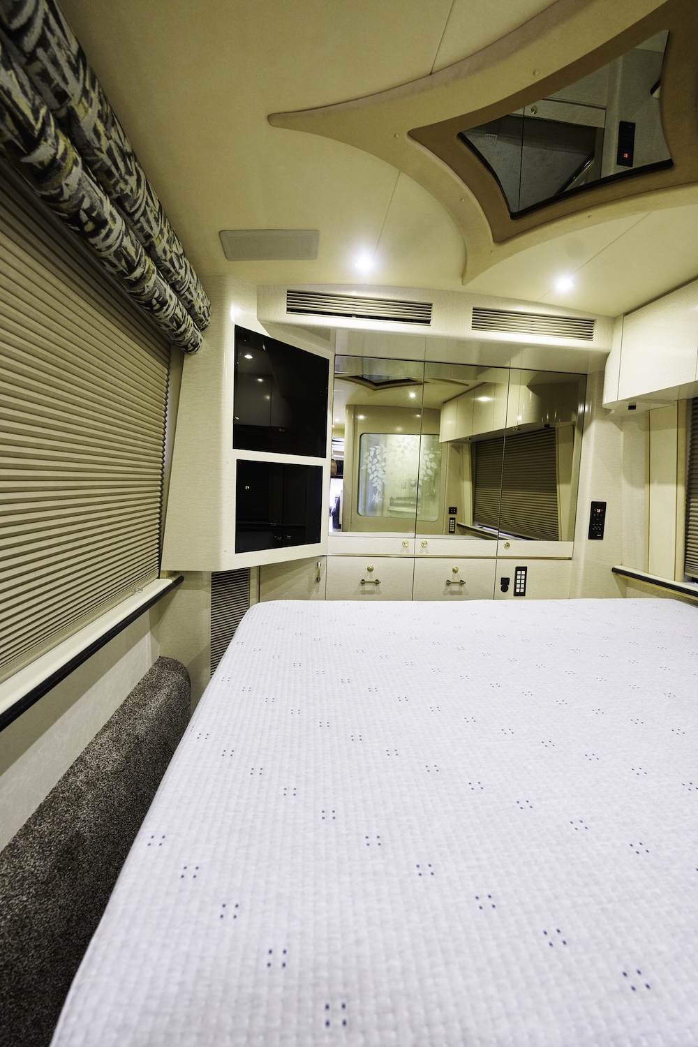2000 Prevost Marathon H3-45 For Sale