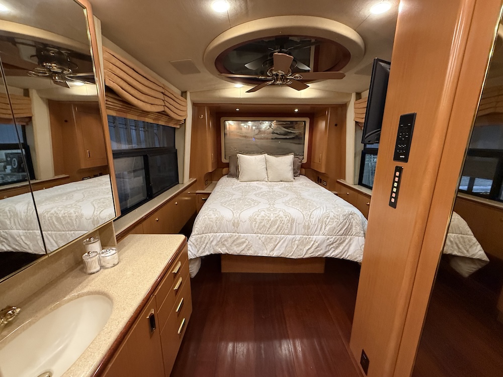 2000 Prevost Marathon H3-45 For Sale