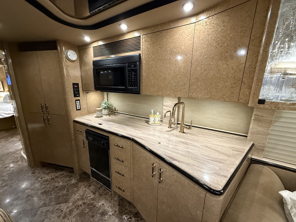 2000 Prevost Marathon H3-45 For Sale