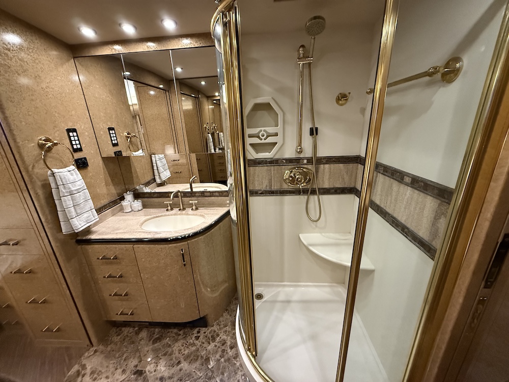 2000 Prevost Marathon H3-45 For Sale