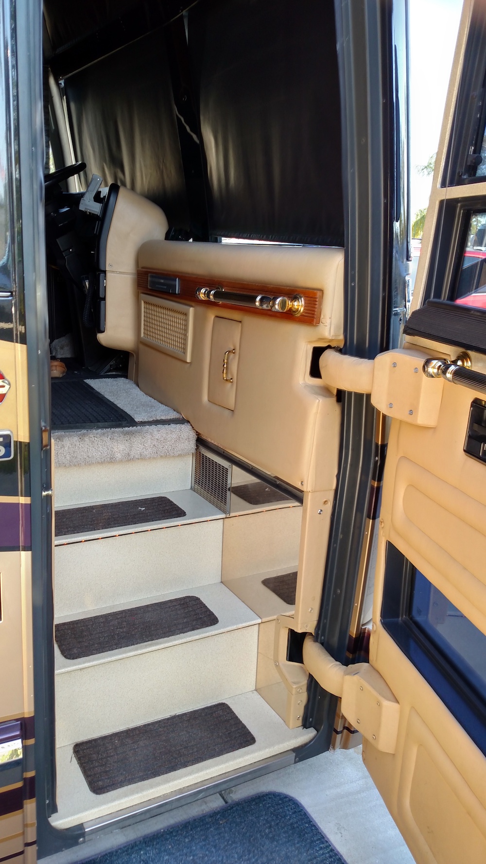 2000 Prevost Royale H3-45 For Sale