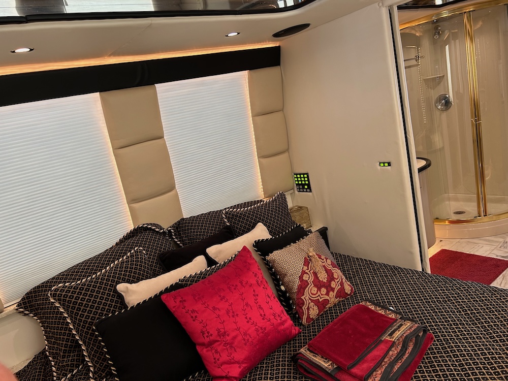 2000 Prevost Thompson XL For Sale