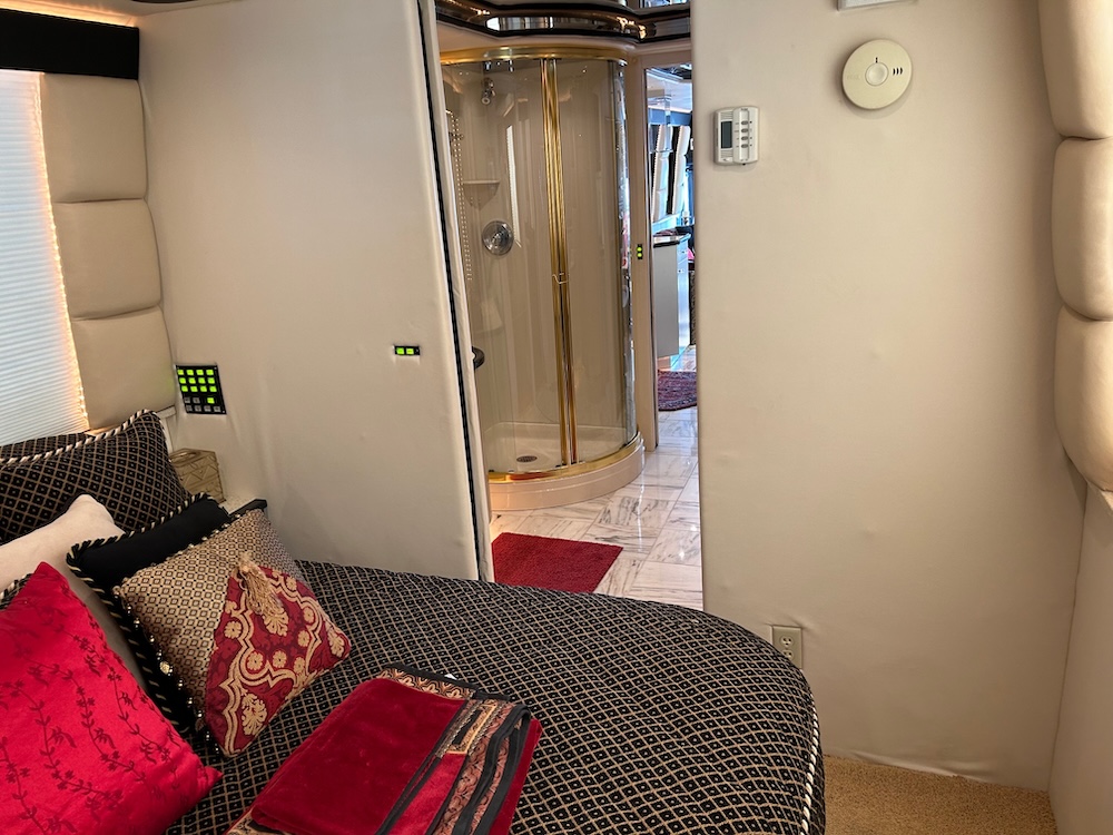 2000 Prevost Thompson XL For Sale