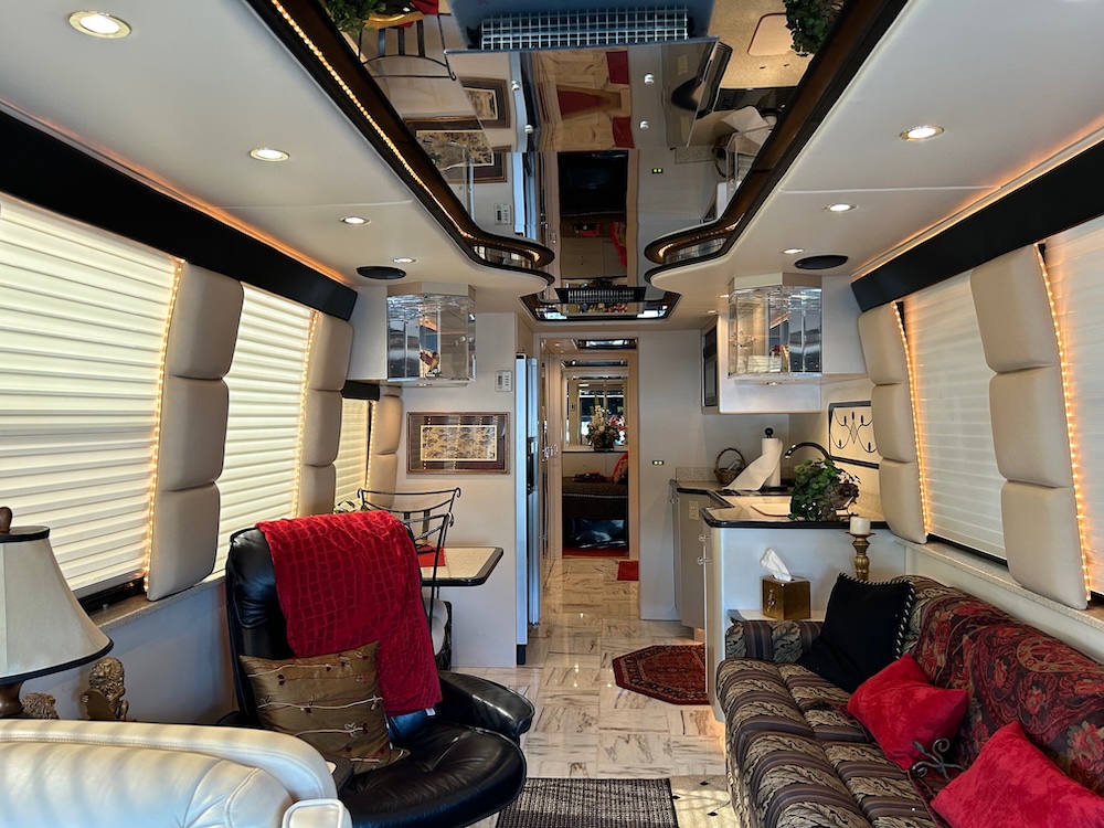 2000 Prevost Thompson XL For Sale