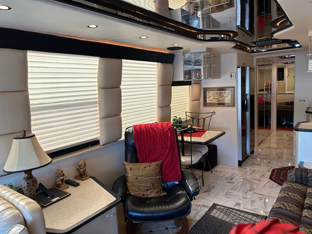 2000 Prevost Thompson XL For Sale