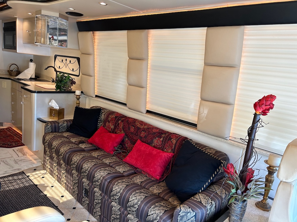 2000 Prevost Thompson XL For Sale