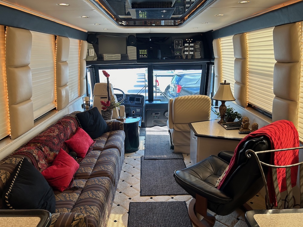 2000 Prevost Thompson XL For Sale