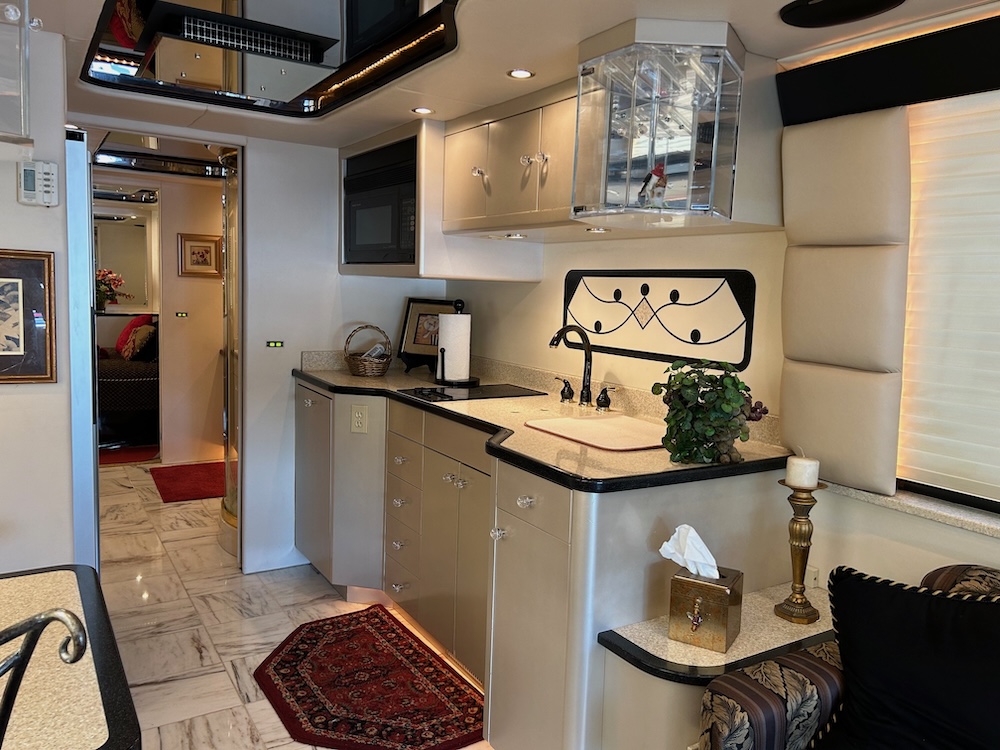 2000 Prevost Thompson XL For Sale