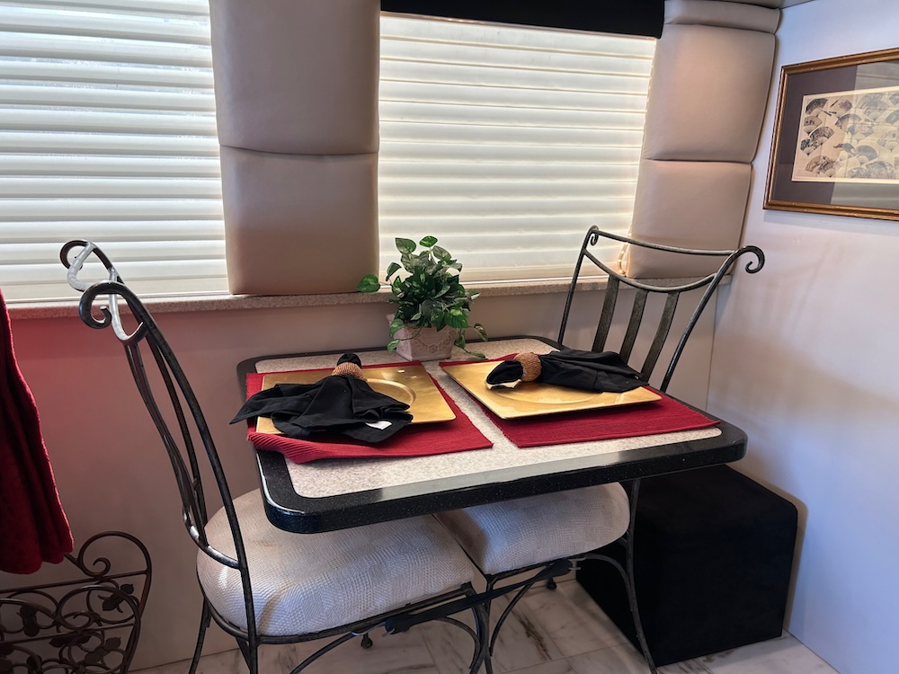 2000 Prevost Thompson XL For Sale