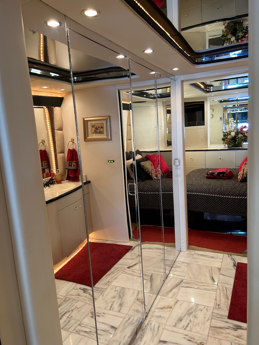 2000 Prevost Thompson XL For Sale