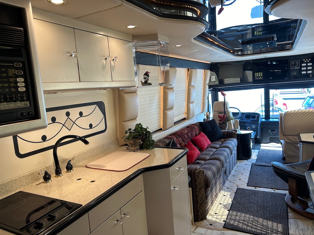 2000 Prevost Thompson XL For Sale