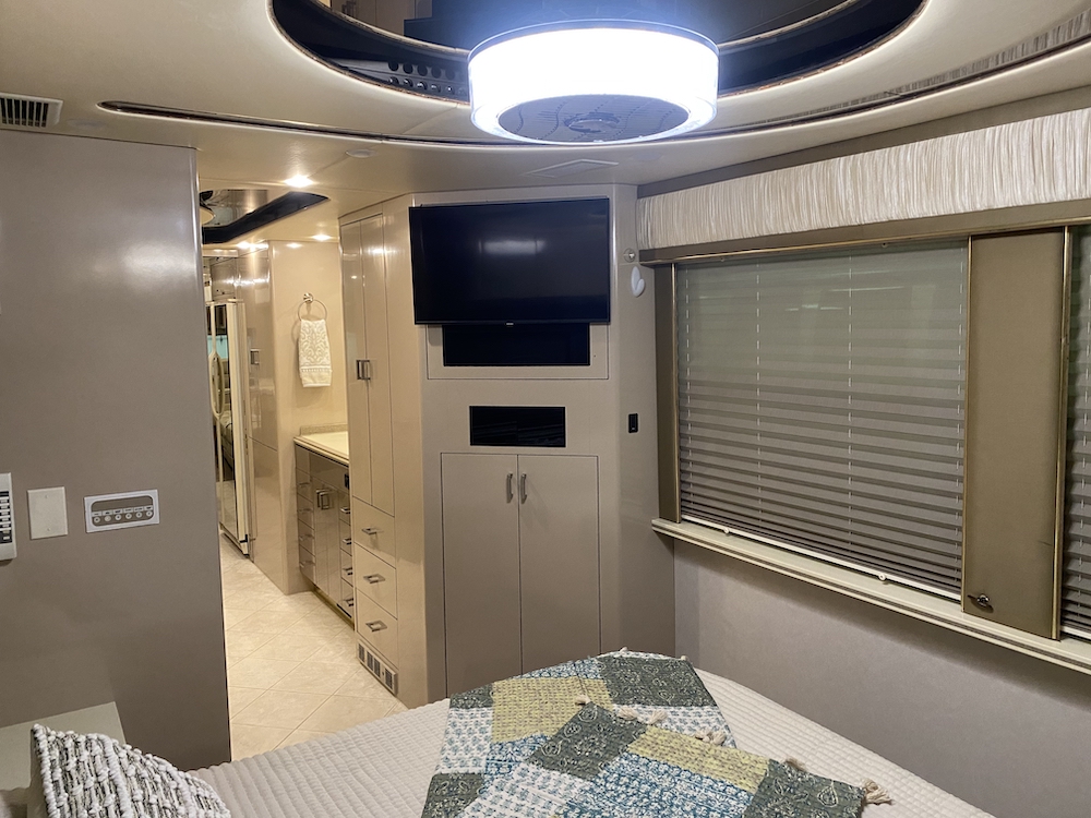 2001 Prevost Angola XLII For Sale