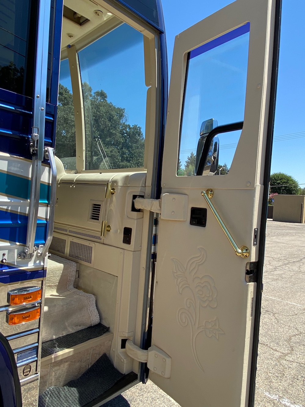 2001 Prevost Country Coach XLII For Sale