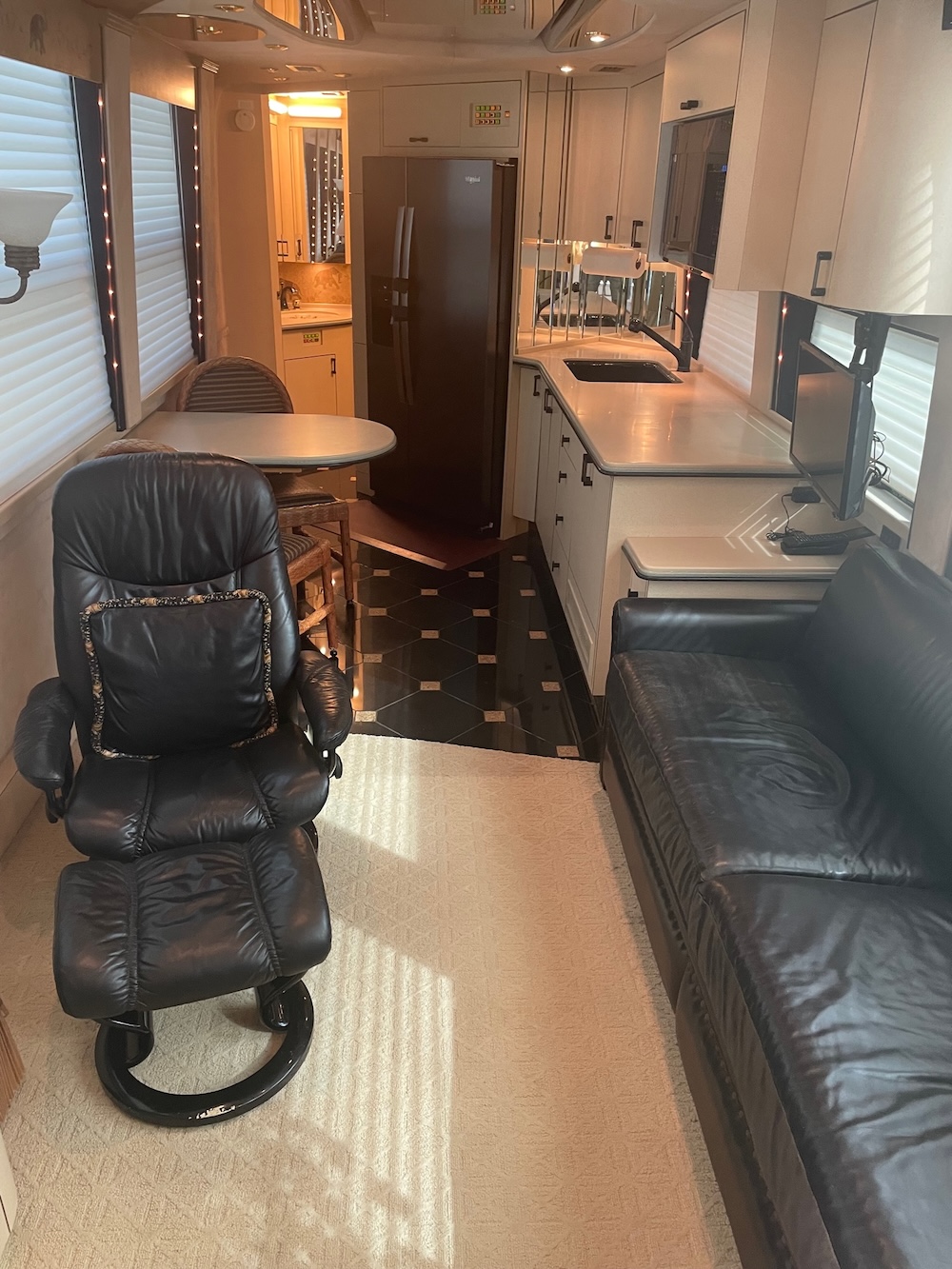 2001 Prevost Country Coach XLII For Sale