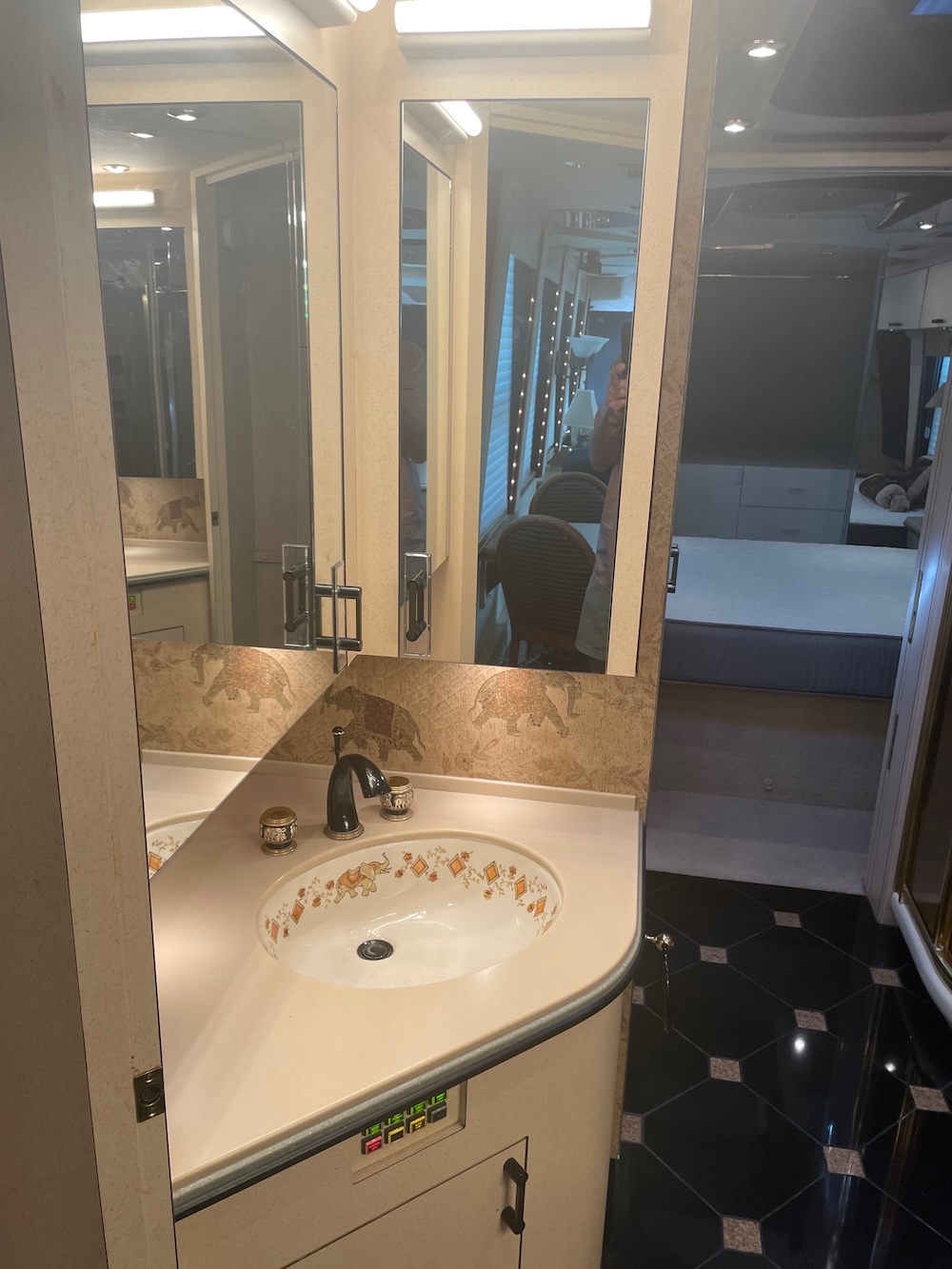 2001 Prevost Country Coach XLII For Sale