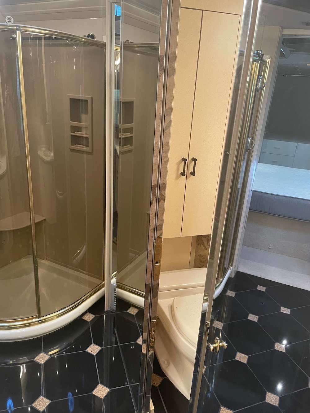 2001 Prevost Country Coach XLII For Sale